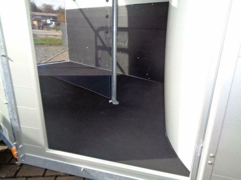 Böckmann Pferdeanhänger, Champion R, ALUBODEN, SaKa, 100 km/h - Van chevaux: photos 3 Böckmann Pferdeanhänger, Champion R, ALUBODEN, SaKa, 100 km/h - Van chevaux: photos 3