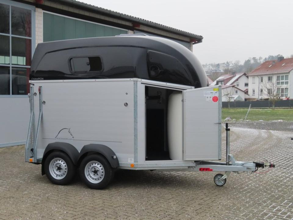 Böckmann Pferdeanhänger Champion R extra Fenster Dachlüfter SaKa. - Van chevaux: photos 2 Böckmann Pferdeanhänger Champion R extra Fenster Dachlüfter SaKa. - Van chevaux: photos 2