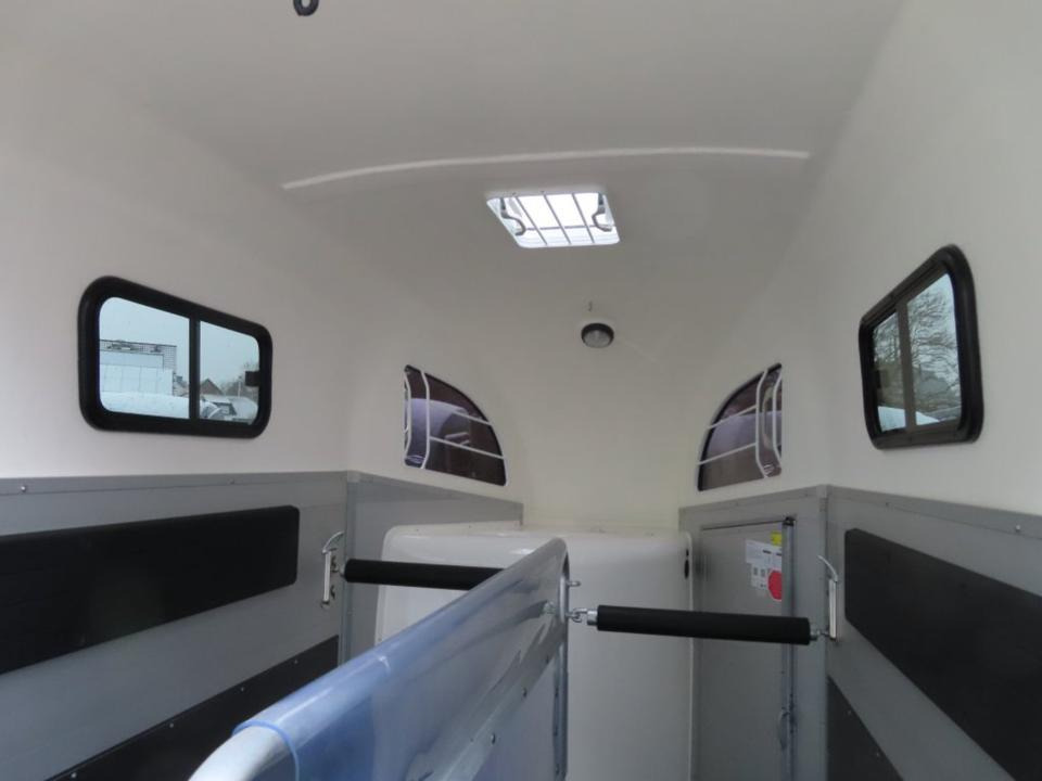 Böckmann Pferdeanhänger Champion R extra Fenster Dachlüfter SaKa. - Van chevaux: photos 1 Böckmann Pferdeanhänger Champion R extra Fenster Dachlüfter SaKa. - Van chevaux: photos 1