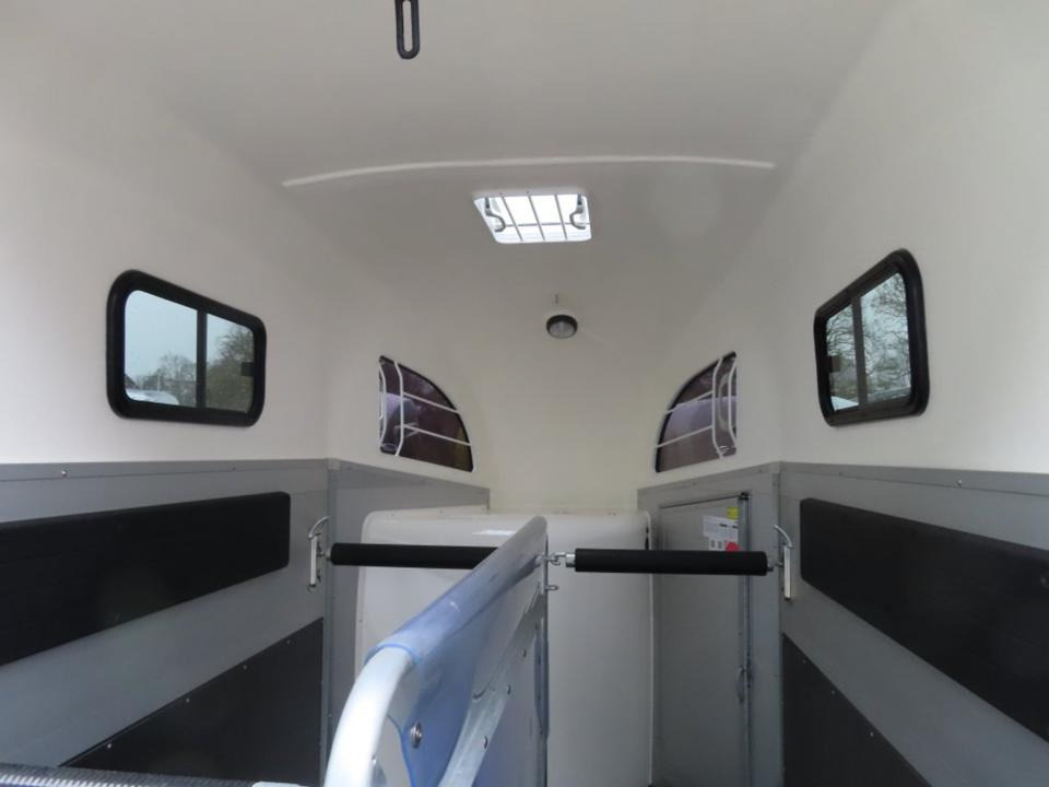 Böckmann Pferdeanhänger Champion R extra Fenster Dachlüfter SaKa. - Van chevaux: photos 5 Böckmann Pferdeanhänger Champion R extra Fenster Dachlüfter SaKa. - Van chevaux: photos 5