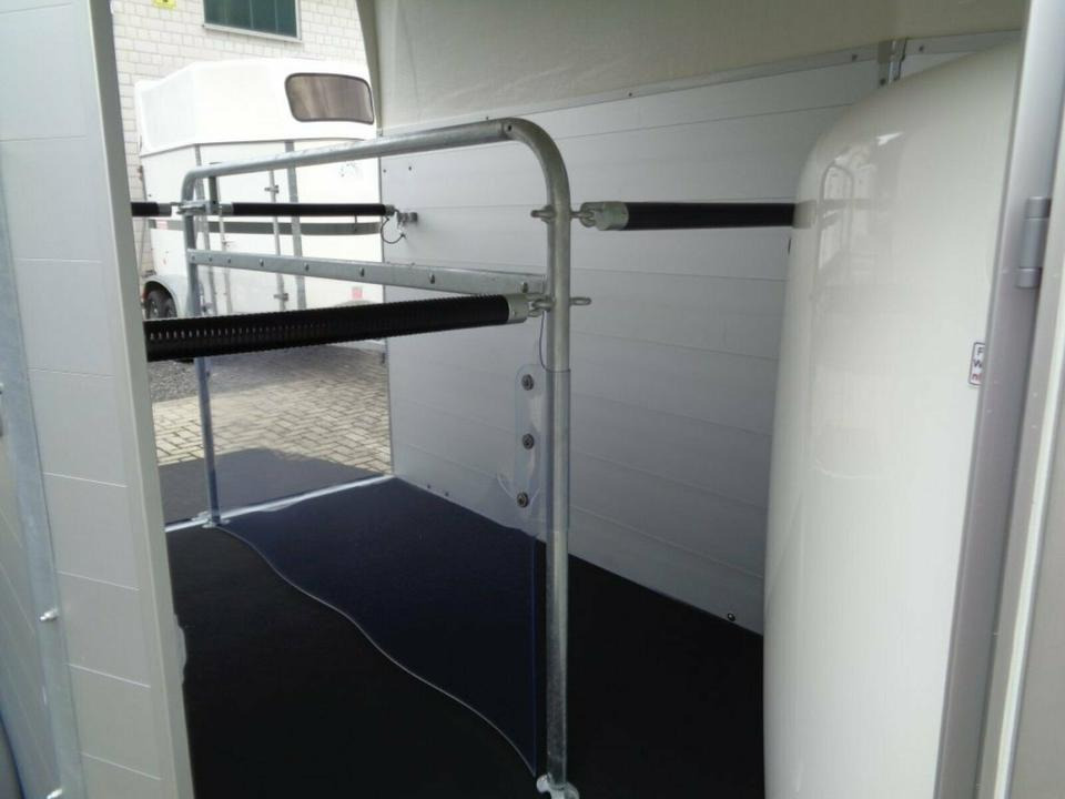 Böckmann Pferdeanhänger Champion Sattelkammer - Van chevaux: photos 5 Böckmann Pferdeanhänger Champion Sattelkammer - Van chevaux: photos 5