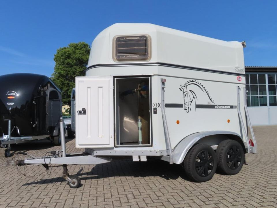 Pferdeanhänger Böckmann Classic Sattelkammer TÜV NEU - Van chevaux: photos 1 Pferdeanhänger Böckmann Classic Sattelkammer TÜV NEU - Van chevaux: photos 1