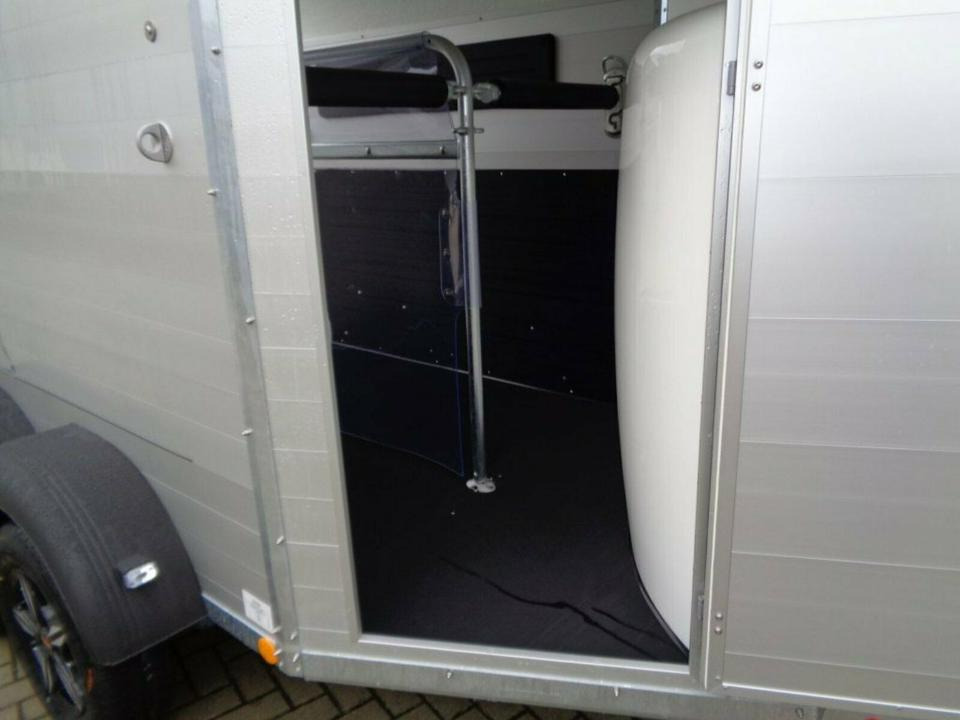 Pferdeanhänger Champion R, SaKa. 100 km/h - Van chevaux: photos 4 Pferdeanhänger Champion R, SaKa. 100 km/h - Van chevaux: photos 4