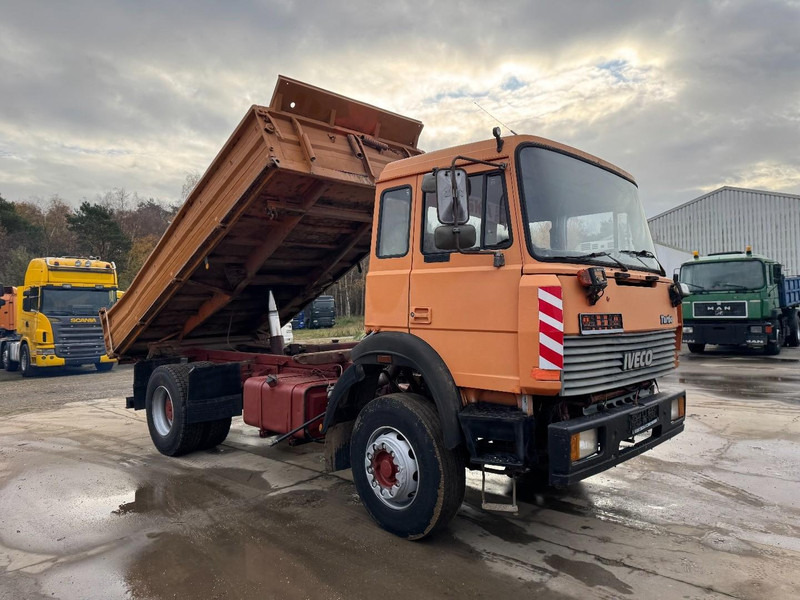Iveco Turbostar 190 - 30 (BIG AXLE & STEEL SUSPENSION / GRAND PONT & LAMES / 6 CYLINDER WITH RADIATOR) - Camion benne: photos 3 Iveco Turbostar 190 - 30 (BIG AXLE & STEEL SUSPENSION / GRAND PONT & LAMES / 6 CYLINDER WITH RADIATOR) - Camion benne: photos 3