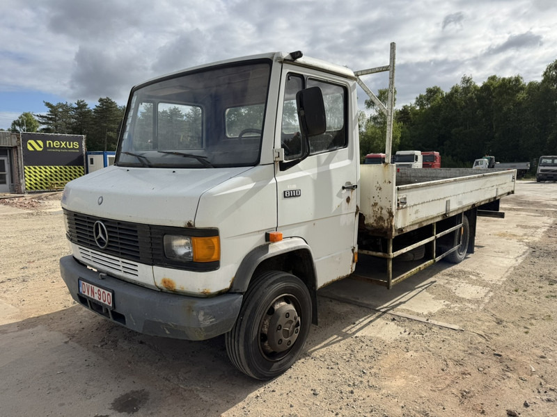 Mercedes-Benz Vario 811 D (BELGIAN TRUCK / PERFECT / STEEL SUSPENSION / MANUAL PUMP) - Camion plateau: photos 1 Mercedes-Benz Vario 811 D (BELGIAN TRUCK / PERFECT / STEEL SUSPENSION / MANUAL PUMP) - Camion plateau: photos 1