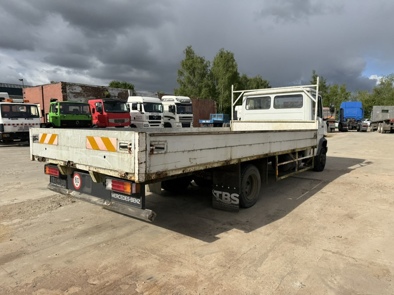 Mercedes-Benz Vario 811 D (BELGIAN TRUCK / PERFECT / STEEL SUSPENSION / MANUAL PUMP) - Camion plateau: photos 5 Mercedes-Benz Vario 811 D (BELGIAN TRUCK / PERFECT / STEEL SUSPENSION / MANUAL PUMP) - Camion plateau: photos 5