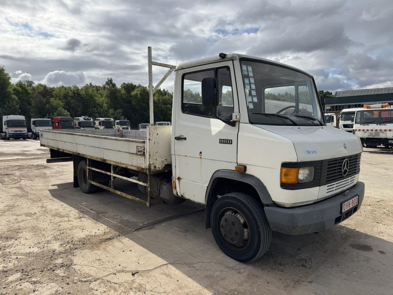 Mercedes-Benz Vario 811 D (BELGIAN TRUCK / PERFECT / STEEL SUSPENSION / MANUAL PUMP) - Camion plateau: photos 3 Mercedes-Benz Vario 811 D (BELGIAN TRUCK / PERFECT / STEEL SUSPENSION / MANUAL PUMP) - Camion plateau: photos 3