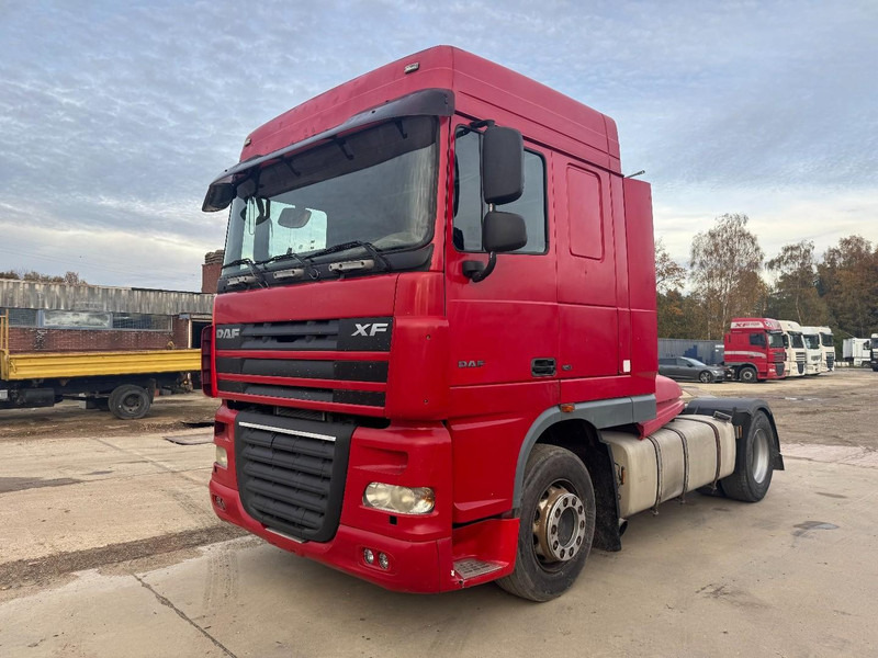 DAF 105 XF 460 Space Cab (MANUAL GEARBOX / BOITE MANUELLE / PERFECT !!!) - Tracteur routier: photos 1 DAF 105 XF 460 Space Cab (MANUAL GEARBOX / BOITE MANUELLE / PERFECT !!!) - Tracteur routier: photos 1