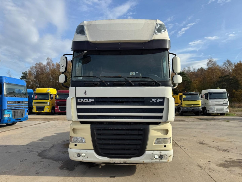 DAF 105 XF 460 Super Space Cab (MANUAL GEARBOX / BOITE MANUELLE) - Tracteur routier: photos 2 DAF 105 XF 460 Super Space Cab (MANUAL GEARBOX / BOITE MANUELLE) - Tracteur routier: photos 2
