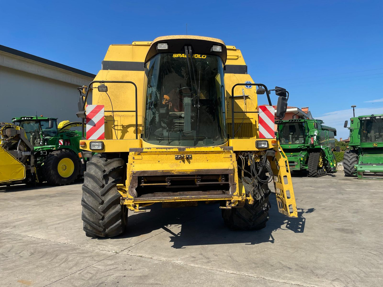 NEW HOLLAND MIETITREBBIA TF 78 - Moissonneuse-batteuse: photos 2 NEW HOLLAND MIETITREBBIA TF 78 - Moissonneuse-batteuse: photos 2