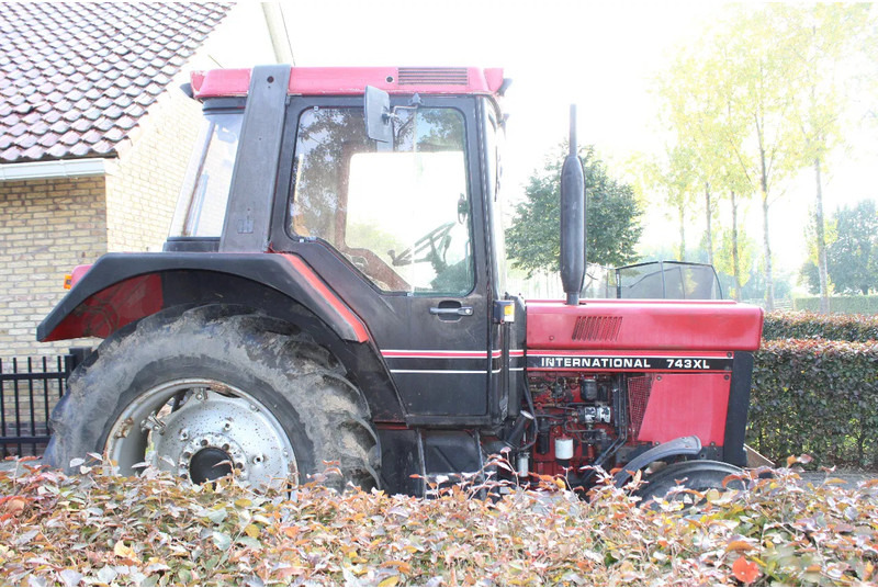 International 743XL - Tracteur agricole: photos 2 International 743XL - Tracteur agricole: photos 2