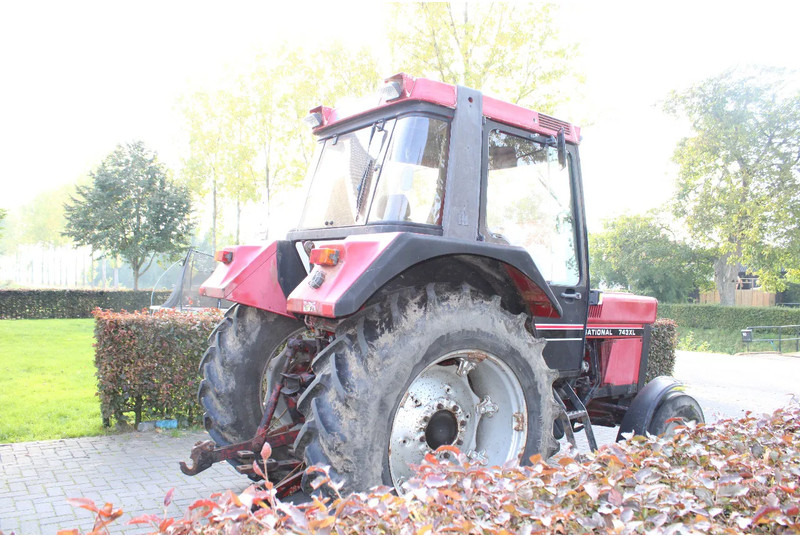 International 743XL - Tracteur agricole: photos 3 International 743XL - Tracteur agricole: photos 3