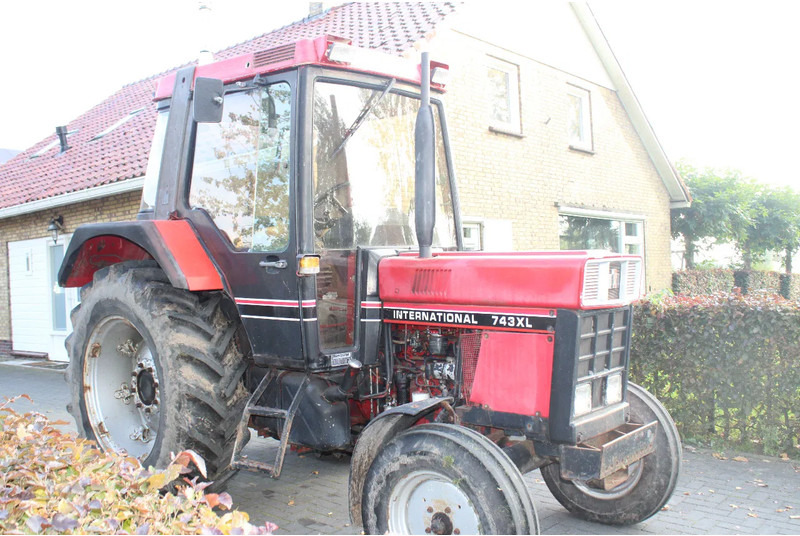 International 743XL - Tracteur agricole: photos 1 International 743XL - Tracteur agricole: photos 1