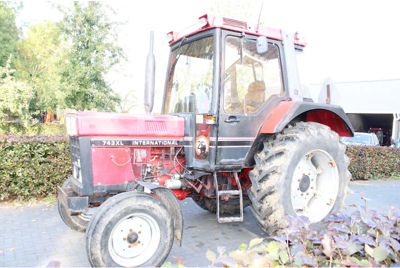 International 743XL - Tracteur agricole: photos 5 International 743XL - Tracteur agricole: photos 5