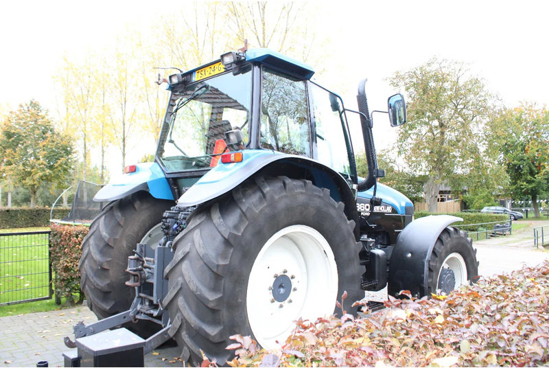 New Holland 8360 - Tracteur agricole: photos 3 New Holland 8360 - Tracteur agricole: photos 3