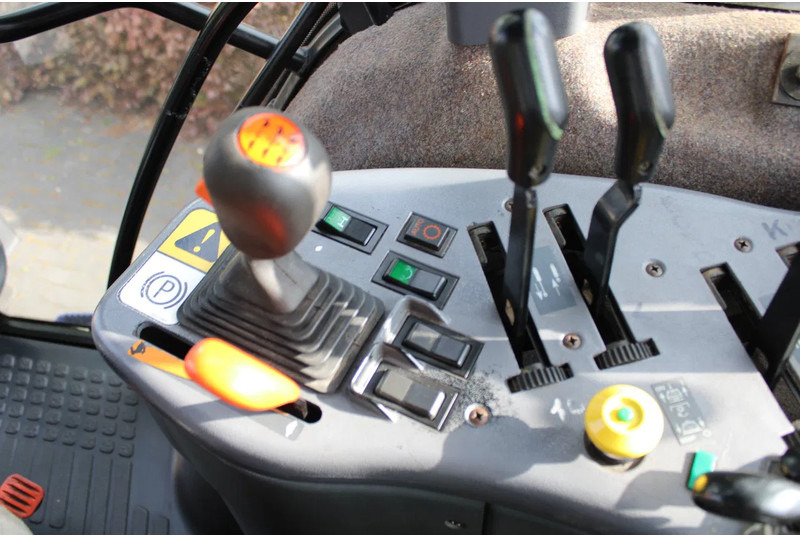 Tracteur agricole New Holland G 190: photos 16