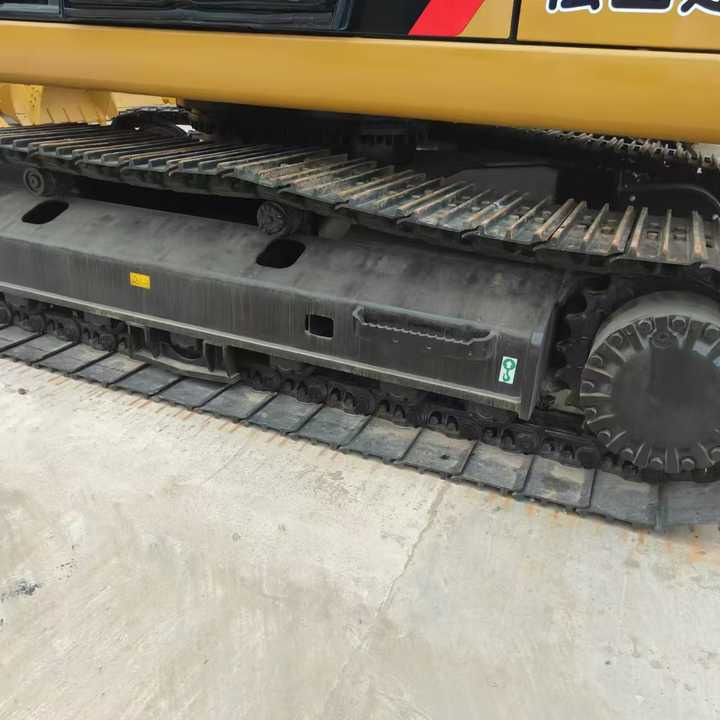 CAT second-hand 323D excavator sold at low price and in very good condition Japanese original hydraulic crawler excavator - Pelle: photos 3 CAT second-hand 323D excavator sold at low price and in very good condition Japanese original hydraulic crawler excavator - Pelle: photos 3