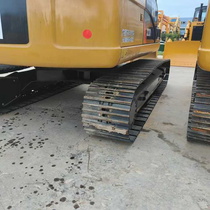 CAT second-hand 323D excavator sold at low price and in very good condition Japanese original hydraulic crawler excavator - Pelle: photos 4 CAT second-hand 323D excavator sold at low price and in very good condition Japanese original hydraulic crawler excavator - Pelle: photos 4