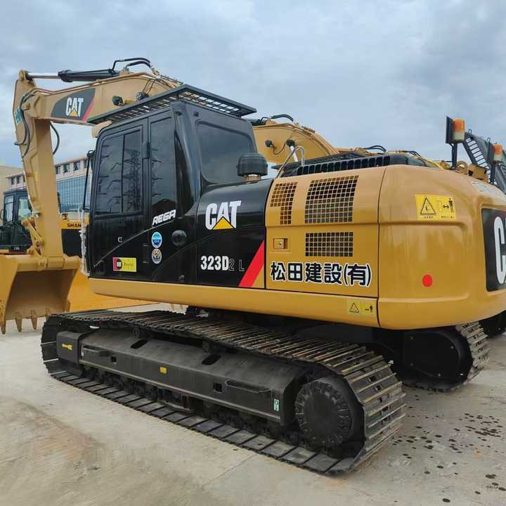 CAT second-hand 323D excavator sold at low price and in very good condition Japanese original hydraulic crawler excavator - Pelle: photos 1 CAT second-hand 323D excavator sold at low price and in very good condition Japanese original hydraulic crawler excavator - Pelle: photos 1