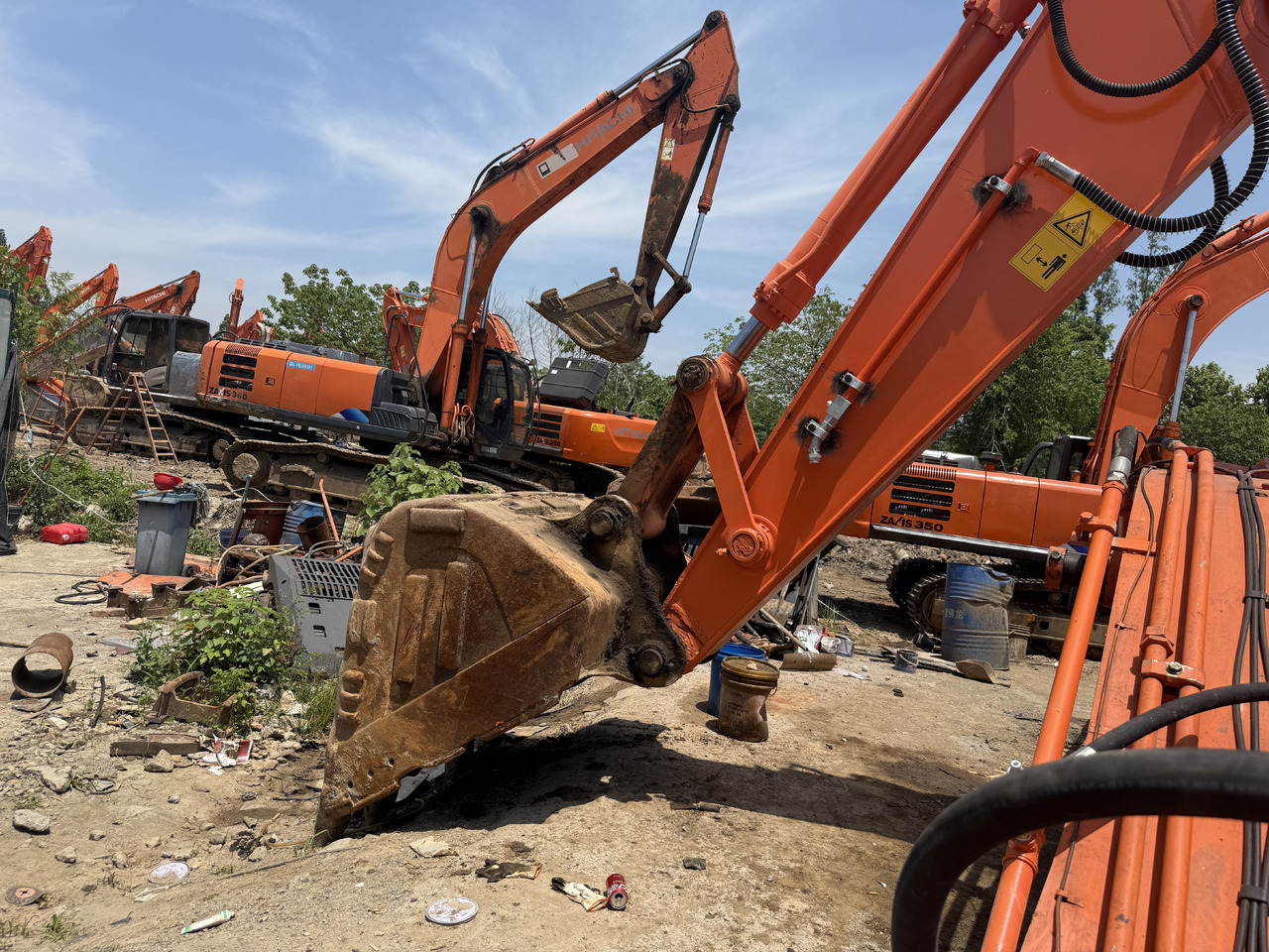 HITACHI used hitachi 350-5g excavator - Pelle sur pneus: photos 4 HITACHI used hitachi 350-5g excavator - Pelle sur pneus: photos 4