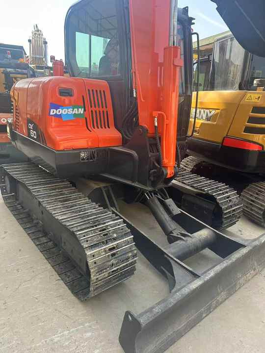 Second Hand Doosan Dx-60 Excavator for Sale - Pelle sur chenille: photos 3 Second Hand Doosan Dx-60 Excavator for Sale - Pelle sur chenille: photos 3