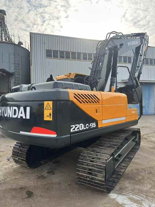 Used 100% Original Korea Brand hyundai 220-9 Excavator for Sale - Pelle: photos 2 Used 100% Original Korea Brand hyundai 220-9 Excavator for Sale - Pelle: photos 2