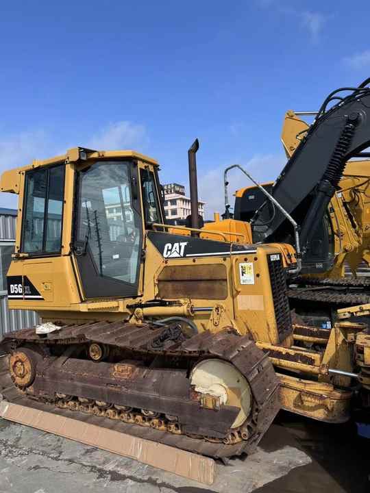 Used Cat D5G Crawler Bulldozer Original CAT Brand Bulldozer Second Hand Cat D5H D5 D5C D5N D5M LGP Dozer for Sale - Bulldozer: photos 2 Used Cat D5G Crawler Bulldozer Original CAT Brand Bulldozer Second Hand Cat D5H D5 D5C D5N D5M LGP Dozer for Sale - Bulldozer: photos 2