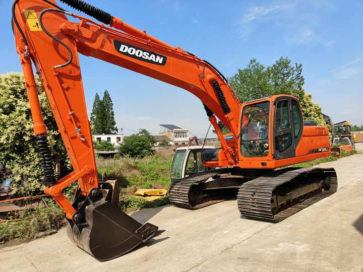 Used Doosan 225LC Excavator | Low Hours | Heavy-Duty Performance | Global Shipping - Pelle: photos 5 Used Doosan 225LC Excavator | Low Hours | Heavy-Duty Performance | Global Shipping - Pelle: photos 5
