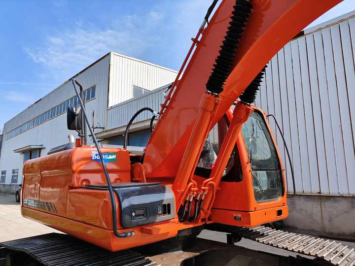 Used Doosan 225LC Excavator | Low Hours | Heavy-Duty Performance | Global Shipping - Pelle: photos 3 Used Doosan 225LC Excavator | Low Hours | Heavy-Duty Performance | Global Shipping - Pelle: photos 3