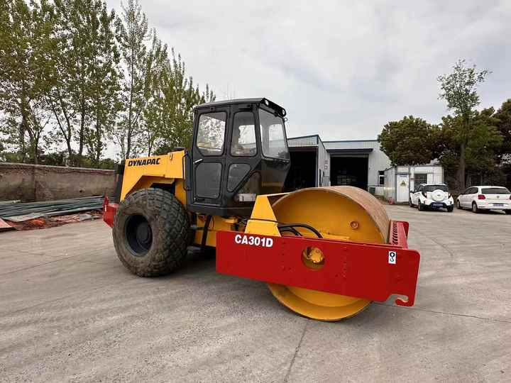 Used Dynapac CA301 Vibratory Roller with Less Working Time and Superior Performance Used Dynapac 251d/301D Roller for Sale - Rouleau compresseur: photos 4 Used Dynapac CA301 Vibratory Roller with Less Working Time and Superior Performance Used Dynapac 251d/301D Roller for Sale - Rouleau compresseur: photos 4