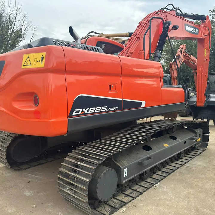 Used Excavator Doosan DX225LC-9 Excavators Mini Equipment Earth Moving Machinery Doosan Digger Excavator for Sale - Pelle: photos 1 Used Excavator Doosan DX225LC-9 Excavators Mini Equipment Earth Moving Machinery Doosan Digger Excavator for Sale - Pelle: photos 1