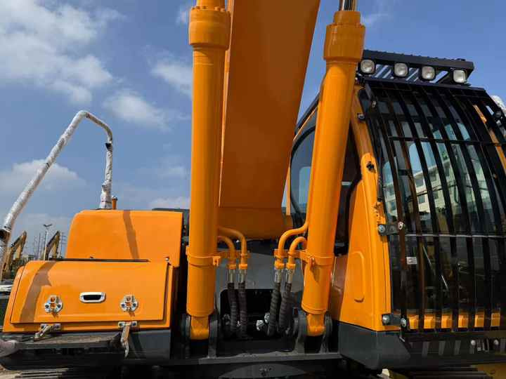 Used HYUNDAI305lc-9c Hydraulic Excavator with Excellent Performance hyundai Running Working Condition Low Price for Sale - Pelle: photos 2 Used HYUNDAI305lc-9c Hydraulic Excavator with Excellent Performance hyundai Running Working Condition Low Price for Sale - Pelle: photos 2