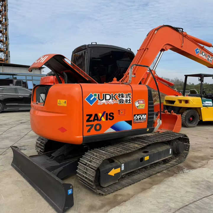 Used Hitachi Earth Moving Machine Zaxis70 Second Hand Small Size Mini Diggers Used Hitachi Mini Excavators Zx55 Zx50 Zx60 Zx70 - Pelle: photos 1 Used Hitachi Earth Moving Machine Zaxis70 Second Hand Small Size Mini Diggers Used Hitachi Mini Excavators Zx55 Zx50 Zx60 Zx70 - Pelle: photos 1