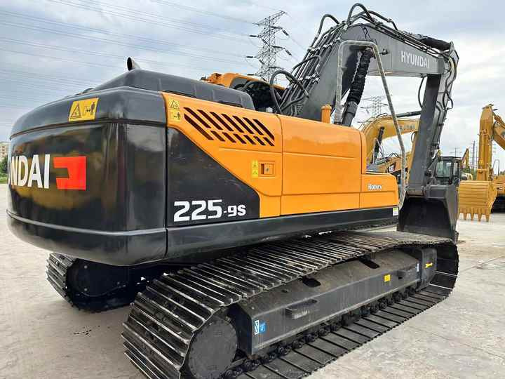 Used Hyundai 225LC-9S Hydraulic Excavator with Excellent Performance 90% New hyundai 225 Crawler Excavator for Sale - Pelle: photos 2 Used Hyundai 225LC-9S Hydraulic Excavator with Excellent Performance 90% New hyundai 225 Crawler Excavator for Sale - Pelle: photos 2