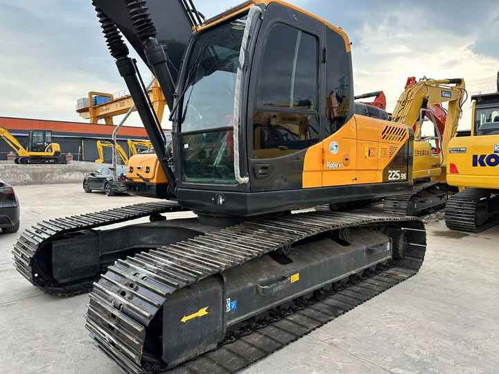 Used Hyundai 225LC-9S Hydraulic Excavator with Excellent Performance 90% New hyundai 225 Crawler Excavator for Sale - Pelle: photos 3 Used Hyundai 225LC-9S Hydraulic Excavator with Excellent Performance 90% New hyundai 225 Crawler Excavator for Sale - Pelle: photos 3