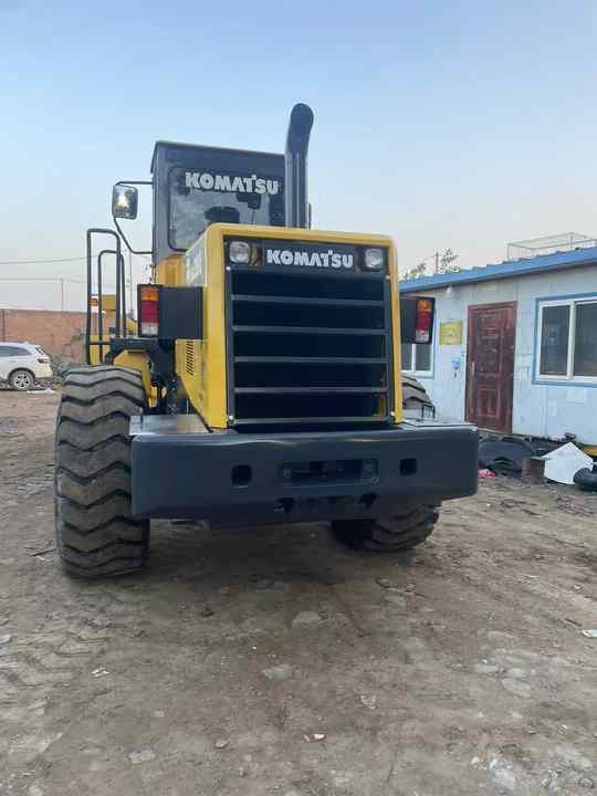 Used Komatsu WA380-3 Front Loader in Very Good Condition Strong Power komatsu 380 Wheel Loader Low Price Hot Sale - Chargeuse sur pneus: photos 4 Used Komatsu WA380-3 Front Loader in Very Good Condition Strong Power komatsu 380 Wheel Loader Low Price Hot Sale - Chargeuse sur pneus: photos 4