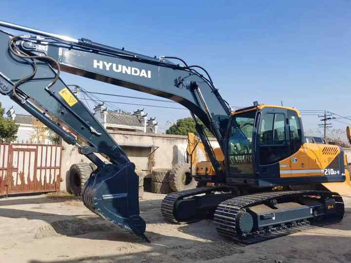 Used Wheel Excavator hyundai 210w-9 for Sale Good Condition Wheel Excavator - Pelle sur chenille: photos 3 Used Wheel Excavator hyundai 210w-9 for Sale Good Condition Wheel Excavator - Pelle sur chenille: photos 3