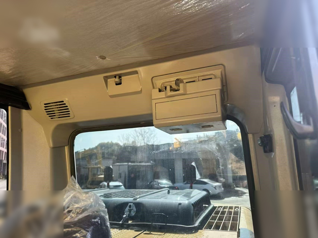 Pelle sur chenille CATERPILLAR 320D2L: photos 8