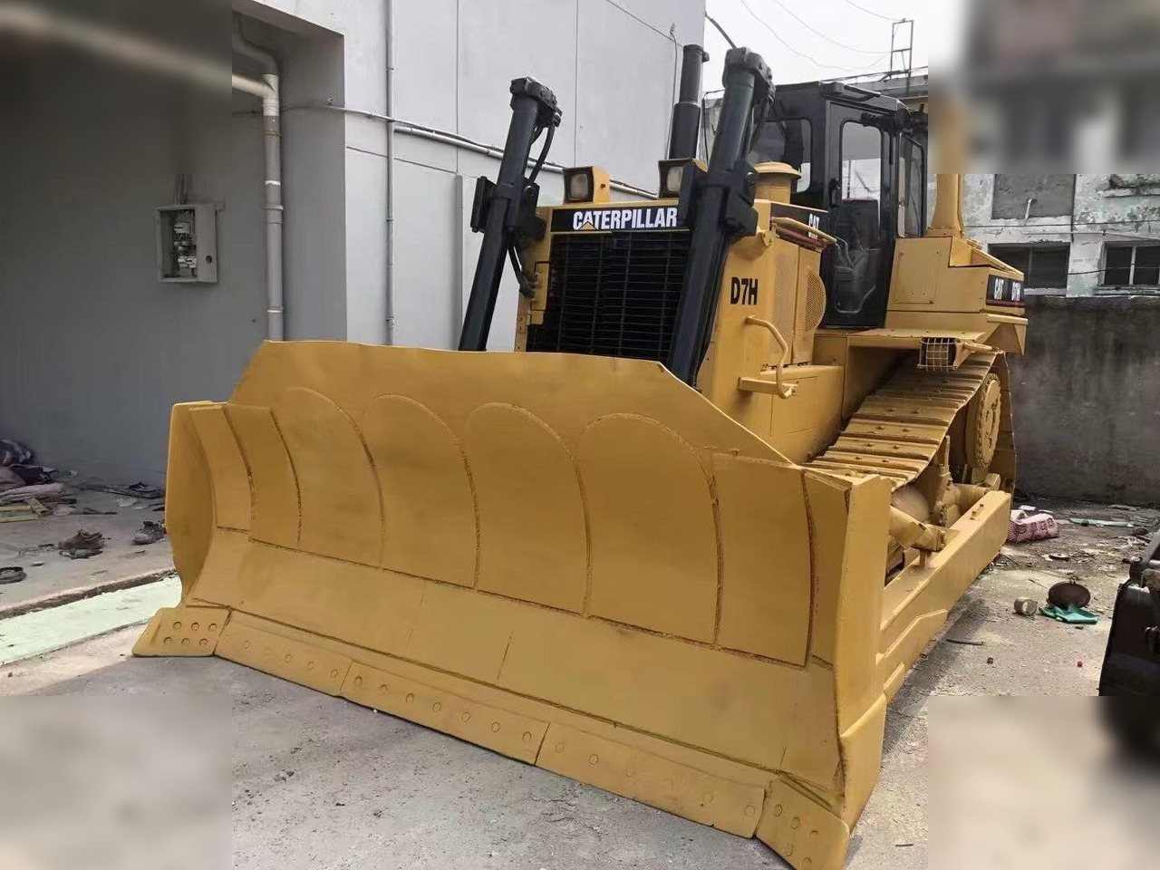 CATERPILLAR D7H - Bulldozer: photos 1 CATERPILLAR D7H - Bulldozer: photos 1