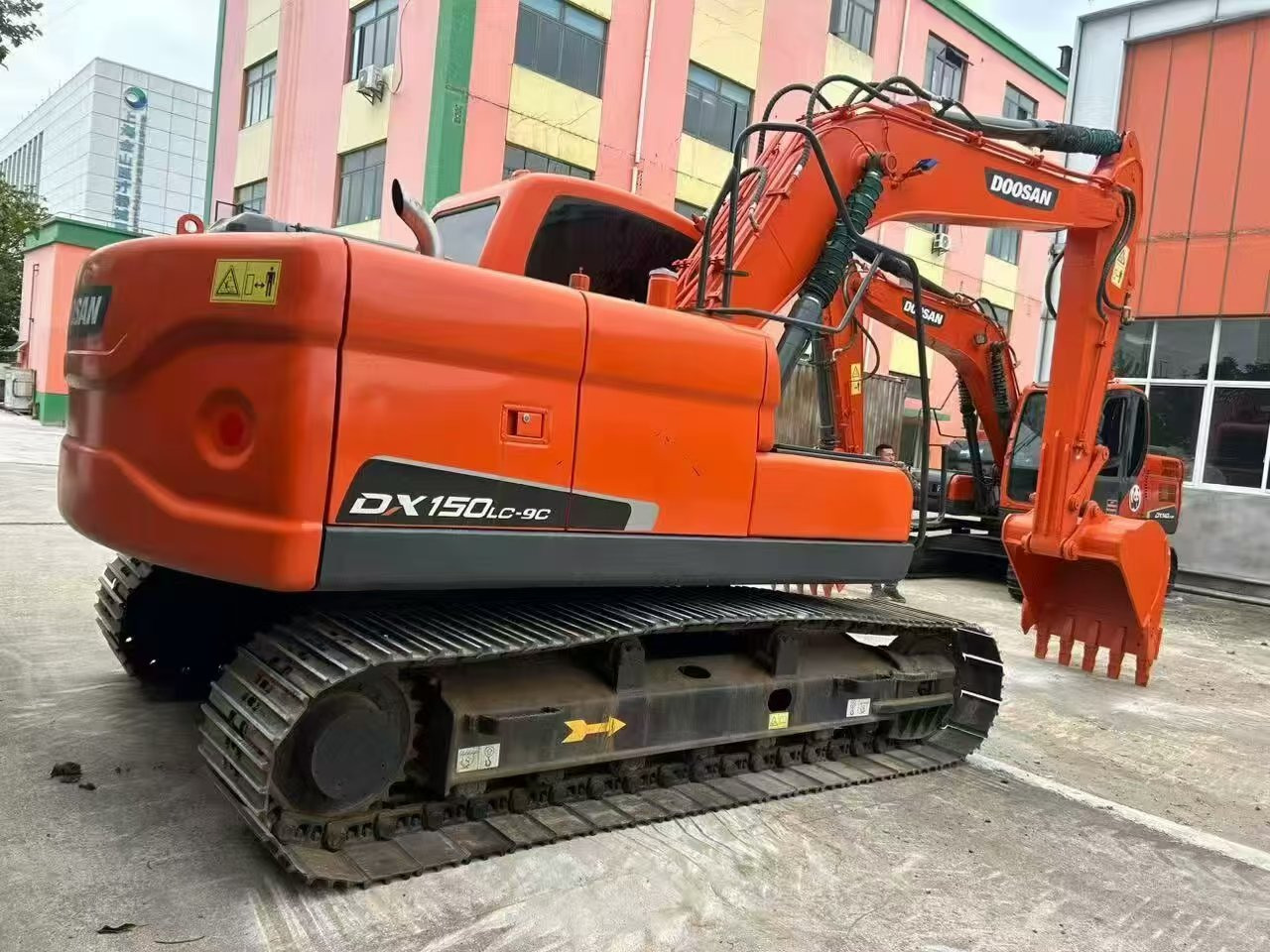 Doosan DX150 - Pelle sur chenille: photos 2 Doosan DX150 - Pelle sur chenille: photos 2