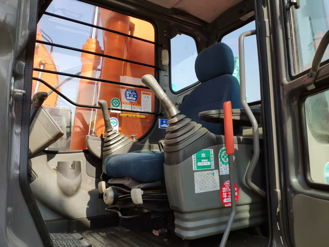 Pelle sur chenille HITACHI ZX120: photos 6