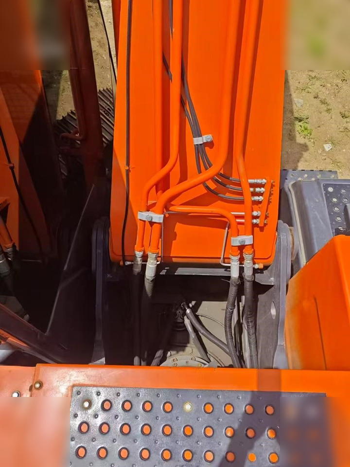 HITACHI ZX240 - Pelle sur chenille: photos 5 HITACHI ZX240 - Pelle sur chenille: photos 5