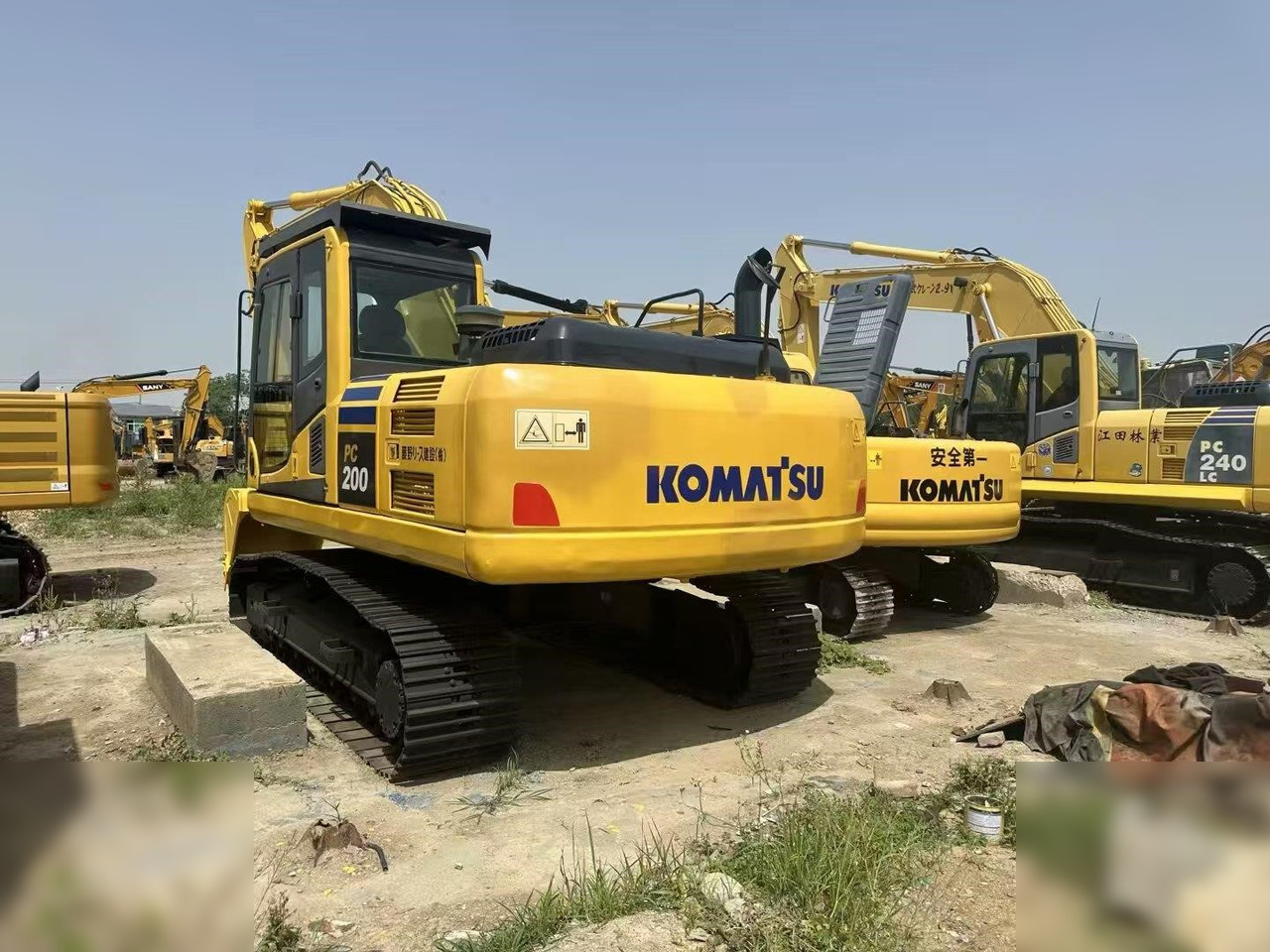 KOMATSU PC200-8 - Pelle sur chenille: photos 3 KOMATSU PC200-8 - Pelle sur chenille: photos 3