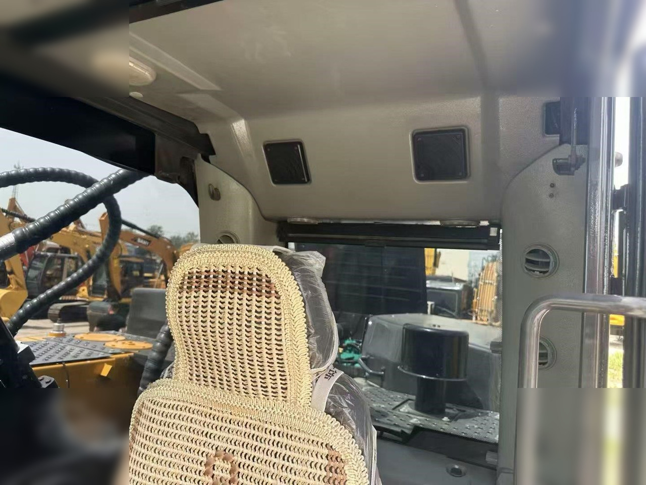 VOLVO EC300 - Pelle sur chenille: photos 2 VOLVO EC300 - Pelle sur chenille: photos 2