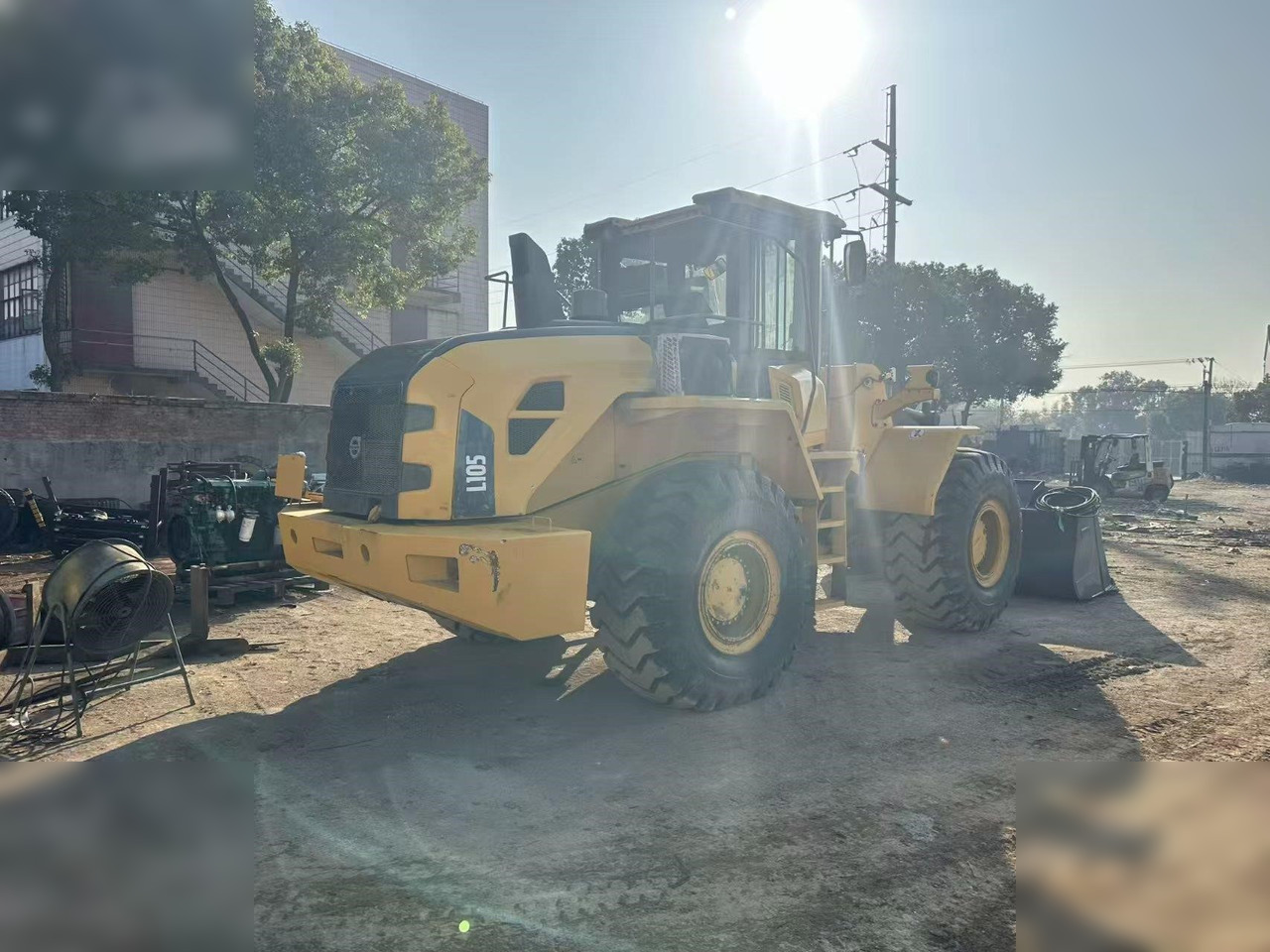 VOLVO L105 - Chargeuse sur pneus: photos 1 VOLVO L105 - Chargeuse sur pneus: photos 1