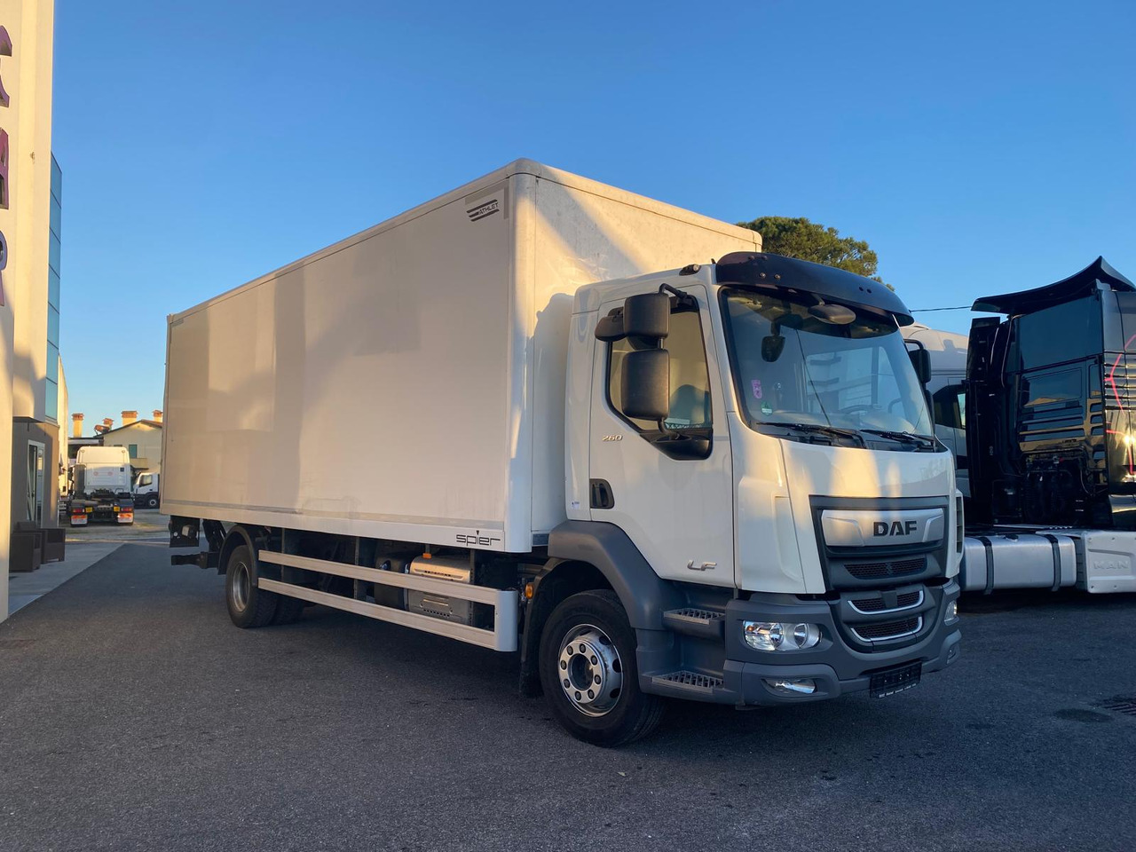 DAF LF 260 FA - Camion fourgon: photos 3 DAF LF 260 FA - Camion fourgon: photos 3