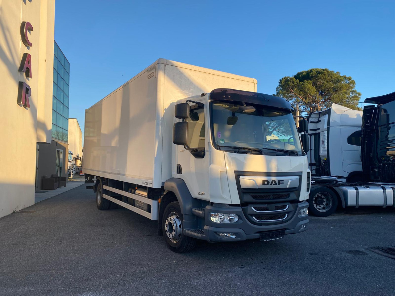 DAF LF 260 FA - Camion fourgon: photos 2 DAF LF 260 FA - Camion fourgon: photos 2