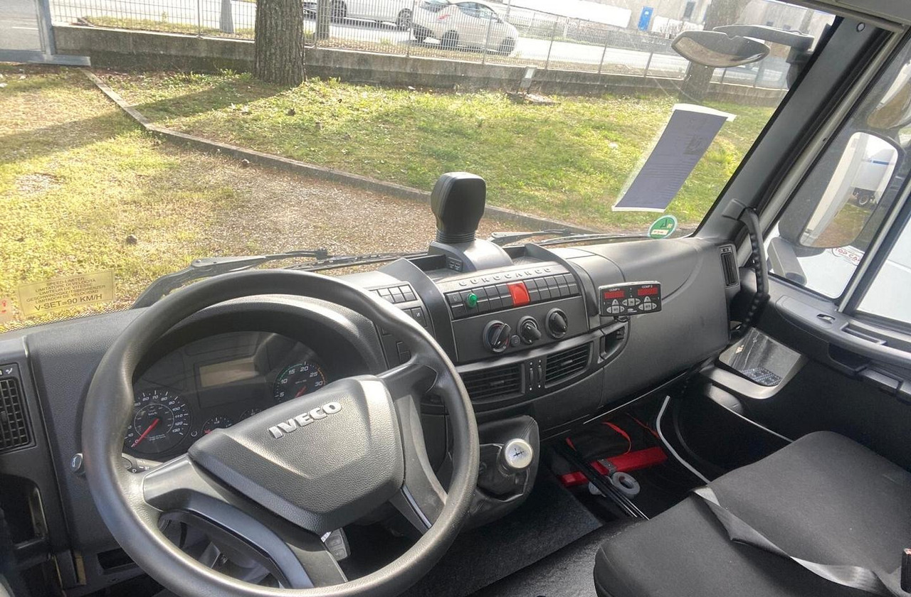 IVECO 75E16 CASSONE ISOTERMICO DUE CAMERE 2019 - Camion frigorifique: photos 5 IVECO 75E16 CASSONE ISOTERMICO DUE CAMERE 2019 - Camion frigorifique: photos 5