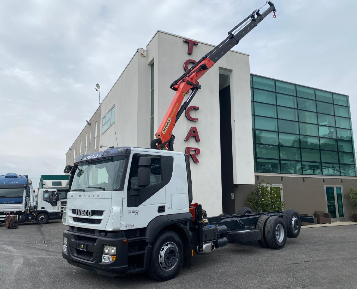 IVECO AT260S33 - Camion grue: photos 1 IVECO AT260S33 - Camion grue: photos 1