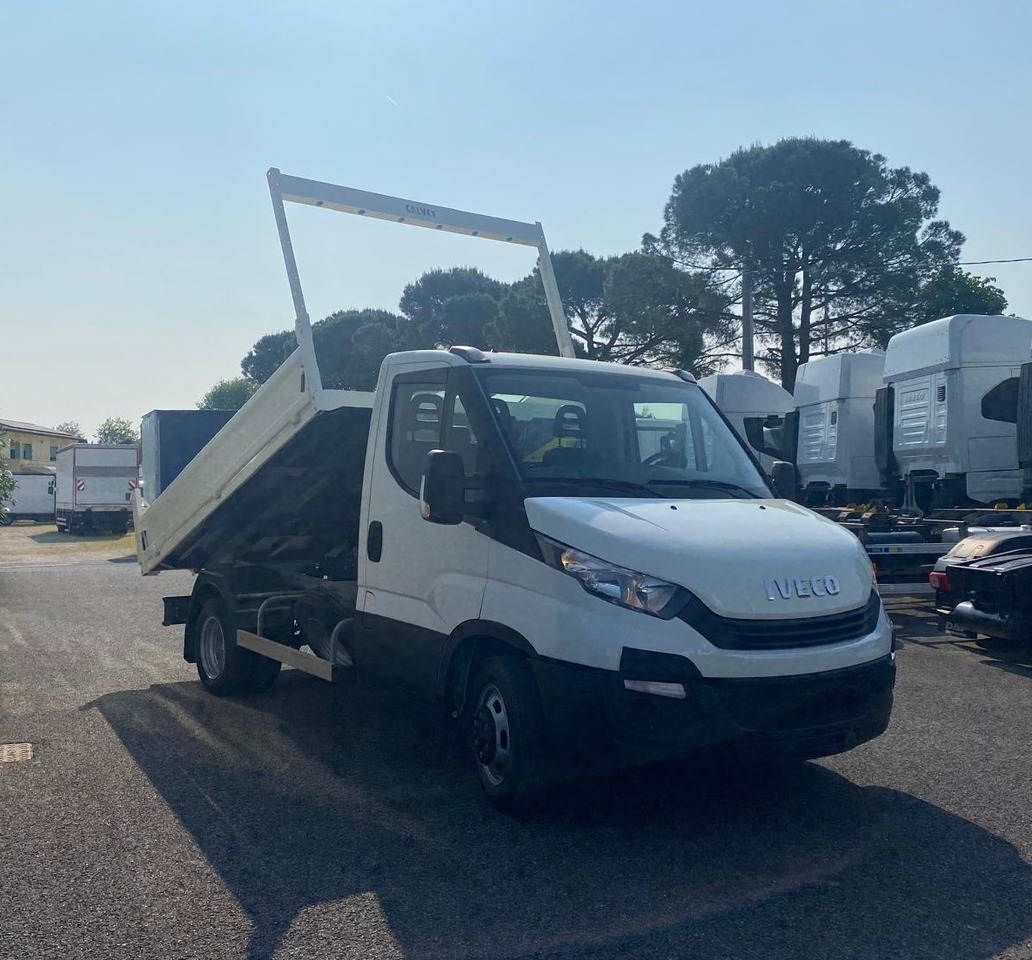 IVECO DAILY 35C12 - Utilitaire benne: photos 3 IVECO DAILY 35C12 - Utilitaire benne: photos 3